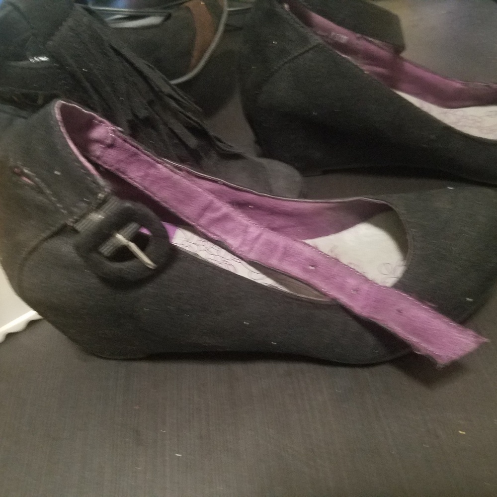 Shoes - Picture 4 of 6